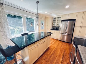 43 Kent Hills Ln in Wilton, CT - Building Photo - Building Photo