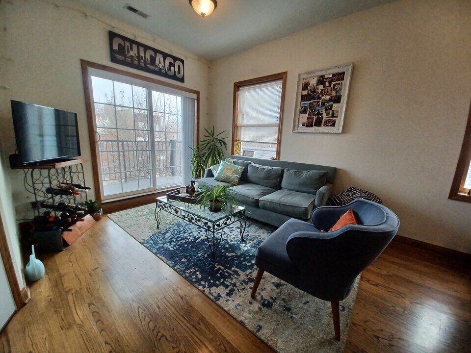 2318 N Hamilton Ave in Chicago, IL - Building Photo