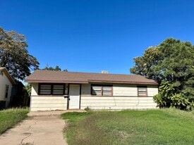 5018 39th St in Lubbock, TX - Building Photo