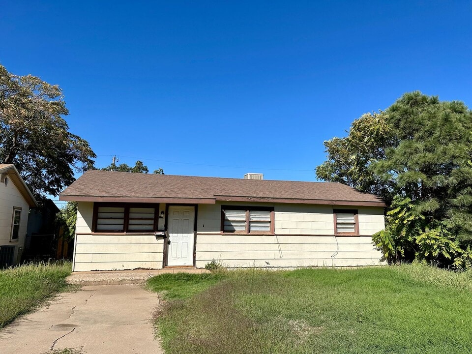 5018 39th St in Lubbock, TX - Building Photo