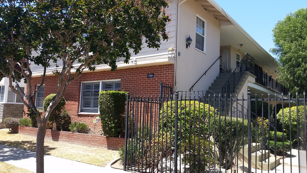 1321 E Appleton St, Unit #4 in Long Beach, CA - Building Photo