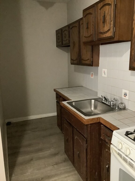 2 Elmwood St in Everett, MA - Building Photo - Building Photo