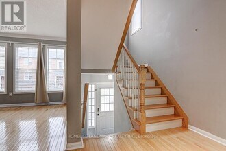 5980 Whitehorn Ave in Mississauga, ON - Building Photo - Building Photo