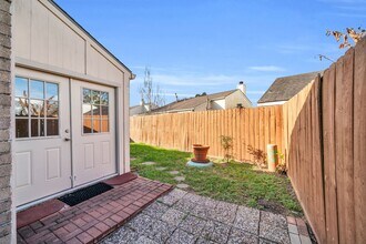 18534 Meadows Way Dr in Houston, TX - Building Photo - Building Photo