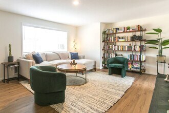 435 SE Centennial St in Bend, OR - Building Photo - Building Photo