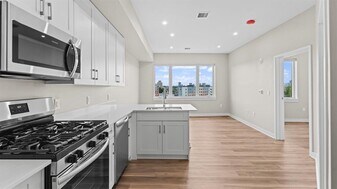 475 Communipaw Ave in Jersey City, NJ - Building Photo