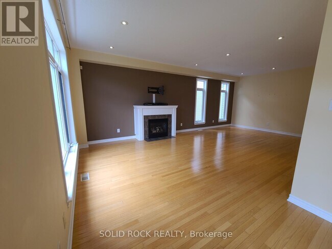 138 Hillman Marsh Way in Ottawa, ON - Building Photo - Building Photo