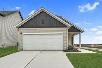 14008 Ausarina Trce in Del Valle, TX - Building Photo - Building Photo