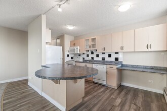 11147 Whyte Ave NW in Edmonton, AB - Building Photo - Building Photo