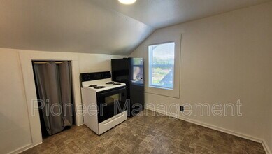 368 E Dean Ave in Sutherlin, OR - Building Photo - Building Photo