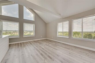 1803 Old Oak Dr in Arlington, TX - Building Photo - Building Photo