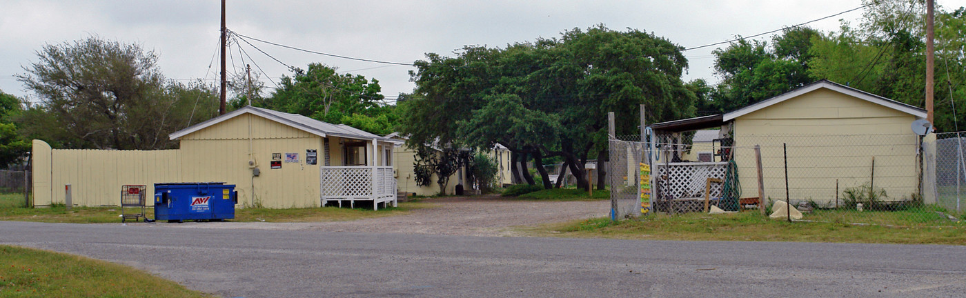 Lakeside in Corpus Christi, TX - Building Photo