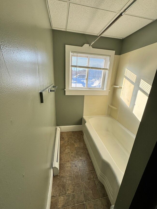 96 Frost St, Unit 301 in Brattleboro, VT - Building Photo - Building Photo