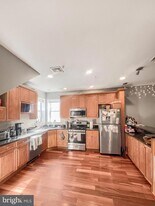 738 S 11th St in Philadelphia, PA - Building Photo