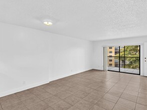 6475 W Oakland Park Blvd, Unit 405 in Lauderhill, FL - Building Photo - Building Photo
