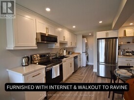 1004 Dashwood Ct in Pickering, ON - Building Photo