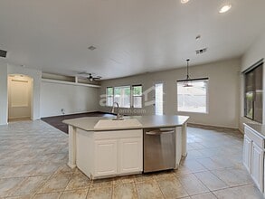8027 W Clara Ln in Peoria, AZ - Building Photo - Building Photo