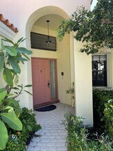 2575 La Cristal Cir in West Palm Beach, FL - Building Photo - Building Photo
