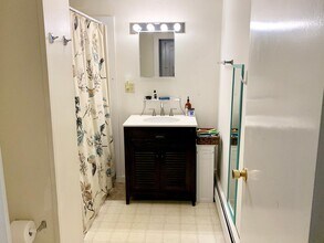 246 S Windsor St, Unit M1 in Royalton, VT - Building Photo - Building Photo