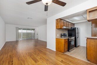 11737 Kiowa Ave in Los Angeles, CA - Foto de edificio - Interior Photo