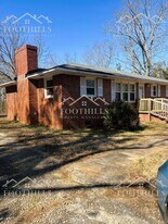 136 Muirhead Rd in Starr, SC - Building Photo