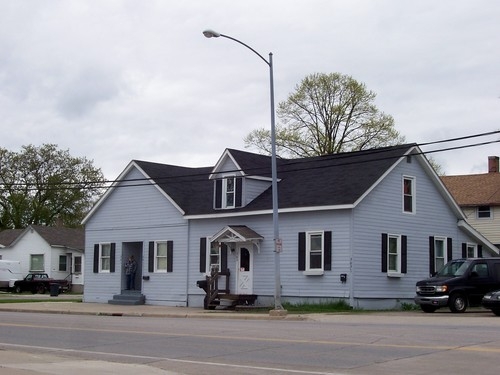 301 N 9th St in Alpena, MI - Foto de edificio