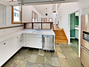 216 Bicknell Ave in Santa Monica, CA - Building Photo - Building Photo