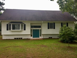 236 N Orange St-Unit -B in Coats, NC - Building Photo - Building Photo