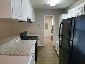 1149-C Southwood Dr in Huntsville, TX - Building Photo - Building Photo