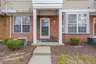 3848 Cherry Creek Ln in Sterling Heights, MI - Building Photo - Building Photo