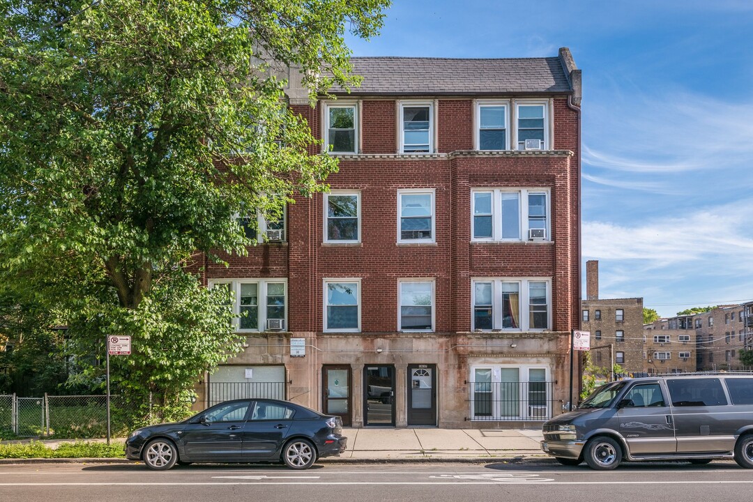 Morse Apartments in Chicago, IL - Building Photo