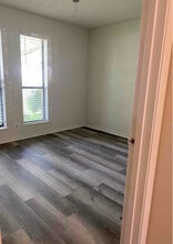 209 Loesch Dr in Elgin, TX - Building Photo - Building Photo