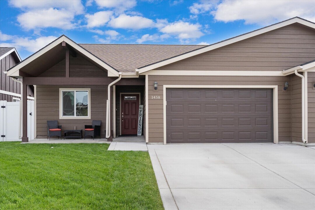 1458 Destiny Ln in Kalispell, MT - Building Photo