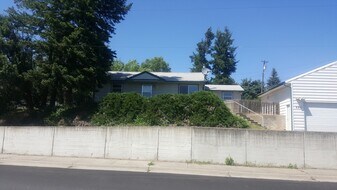 530 NW Irving St in Pullman, WA - Building Photo