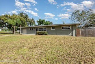 1885 Golfview Dr in Titusville, FL - Foto de edificio - Building Photo