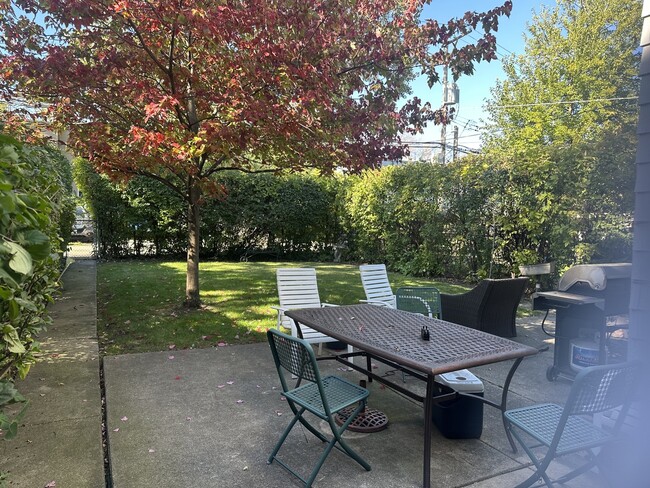 property at 6204 N Troy St