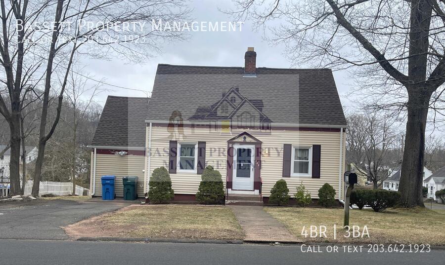 135 Evergreen Ave in Hamden, CT - Building Photo