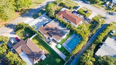 17650 NE 19th Ave in North Miami Beach, FL - Foto de edificio - Building Photo