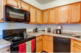 1968 Axtell Dr, Unit 3 in Troy, MI - Foto de edificio - Building Photo