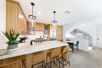 715 Narcissus, 2 in Newport Beach, CA - Building Photo - Building Photo