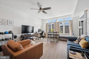 124 Levering St in Philadelphia, PA - Building Photo