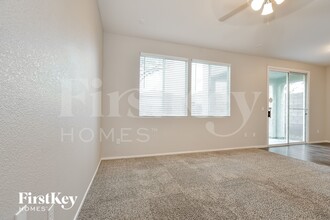 3632 Starlight Evening St in Las Vegas, NV - Foto de edificio - Building Photo