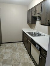 7710 W Dean Rd in Milwaukee, WI - Building Photo - Building Photo