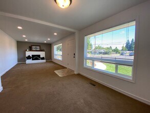 355 Irving Rd in Eugene, OR - Building Photo - Building Photo