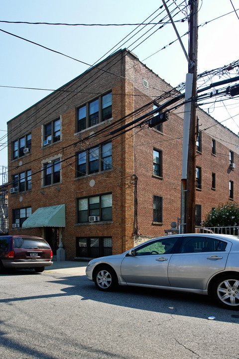 3220 Radcliff Ave in Bronx, NY - Building Photo