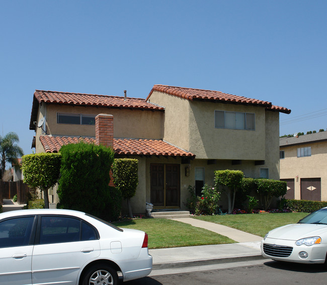 16541 Pro Cir in Huntington Beach, CA - Building Photo - Building Photo