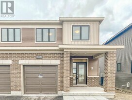 555 Aglish Mews in Ottawa, ON - Building Photo