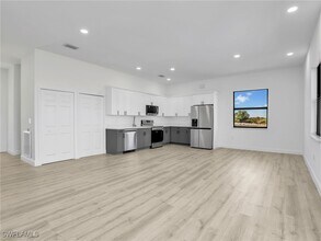 633 Cane St E in Lehigh Acres, FL - Building Photo - Building Photo