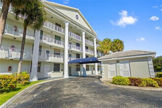 1719 Whitehall Dr in Davie, FL - Building Photo - Building Photo