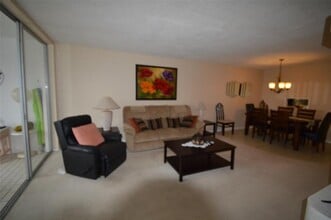 3080 N Course Dr in Pompano Beach, FL - Building Photo - Building Photo